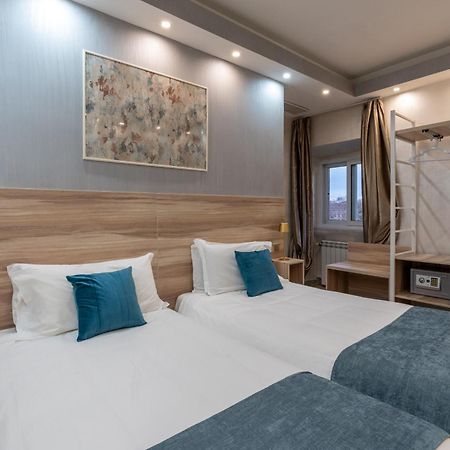 Leone D'Oro Guesthouse - Close To Piazza Vittorio Рим Екстер'єр фото