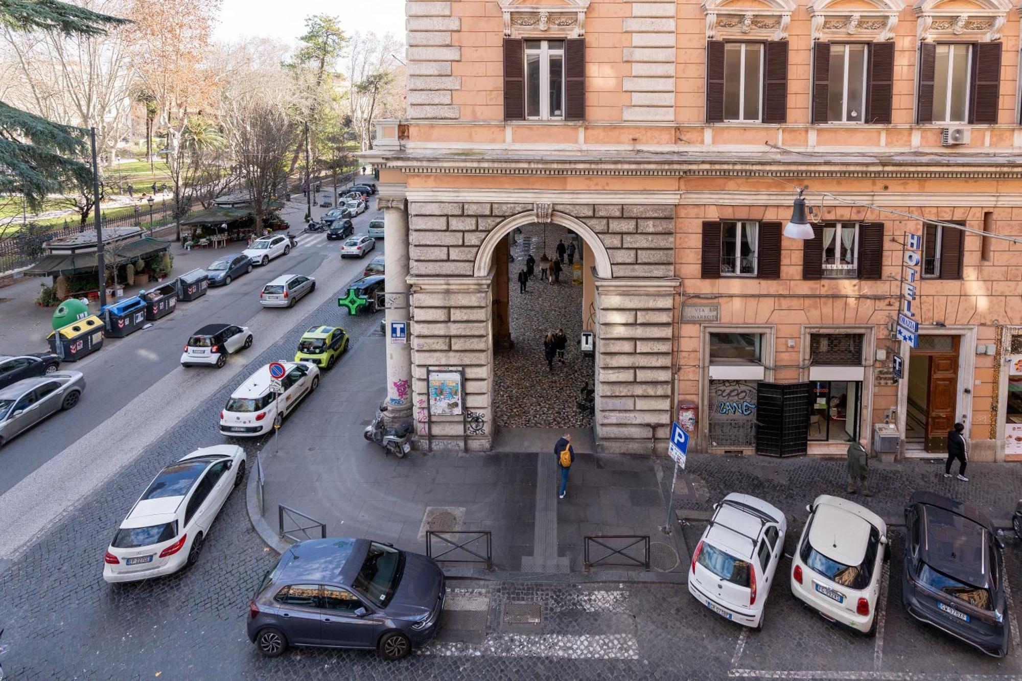 Leone D'Oro Guesthouse - Close To Piazza Vittorio Рим Екстер'єр фото
