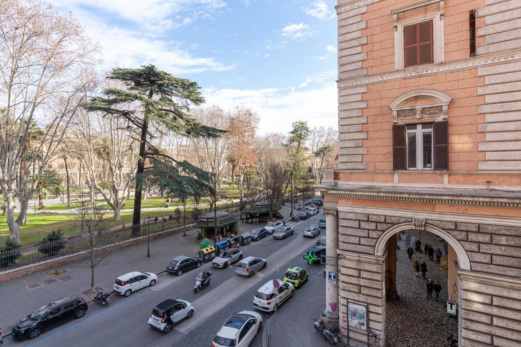 Leone D'Oro Guesthouse - Close To Piazza Vittorio Рим Екстер'єр фото