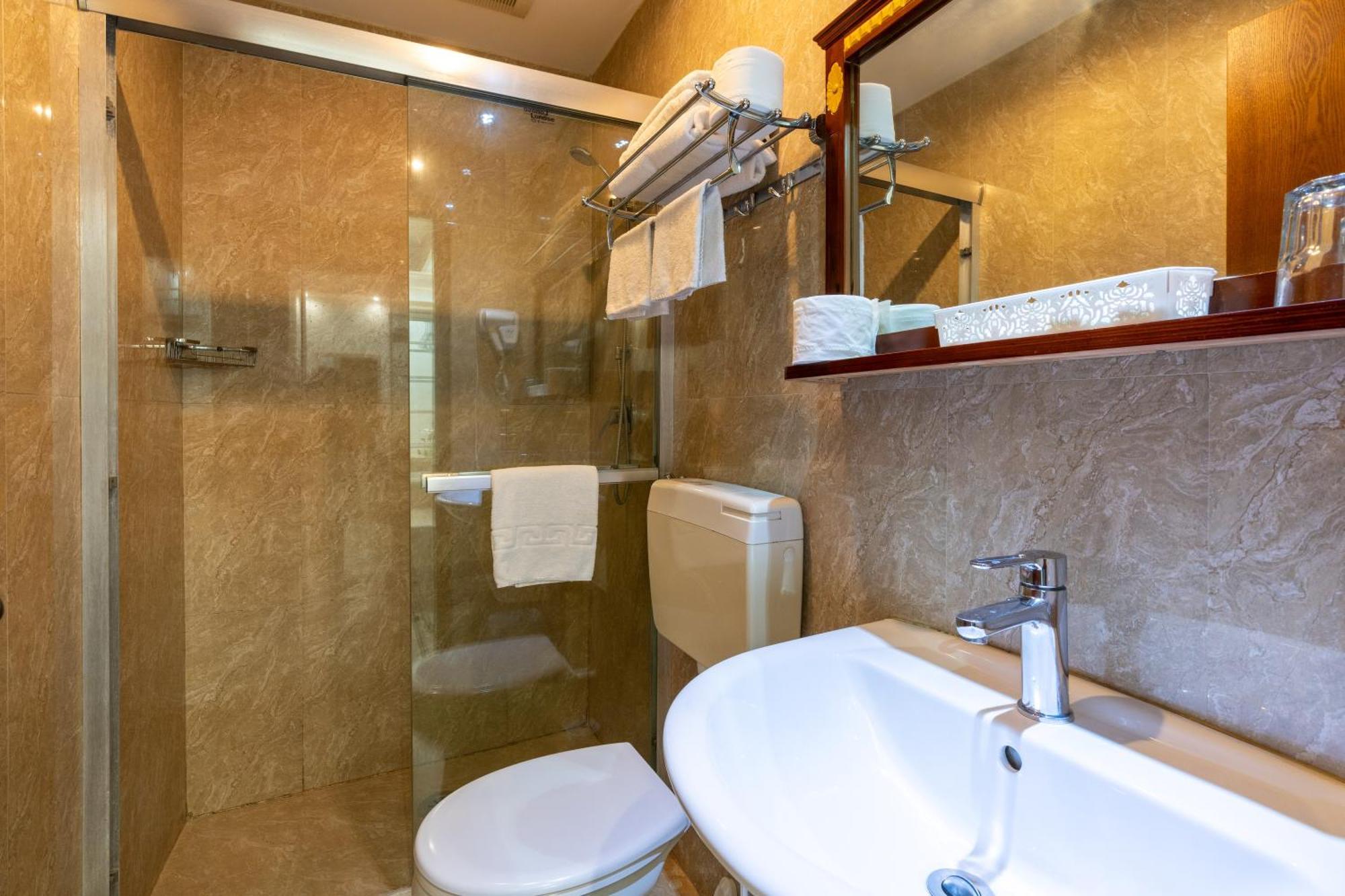 Leone D'Oro Guesthouse - Close To Piazza Vittorio Рим Екстер'єр фото