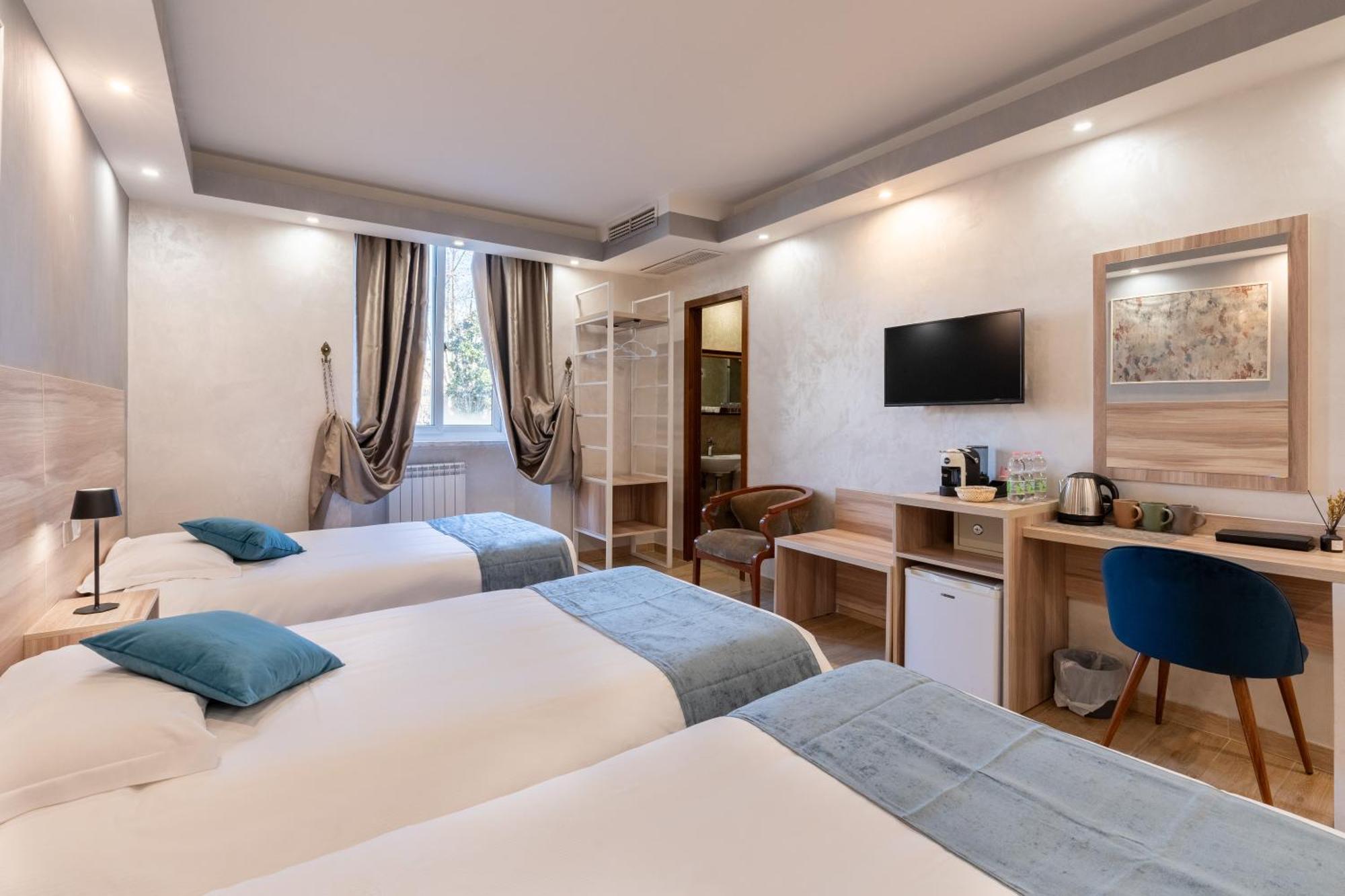 Leone D'Oro Guesthouse - Close To Piazza Vittorio Рим Екстер'єр фото