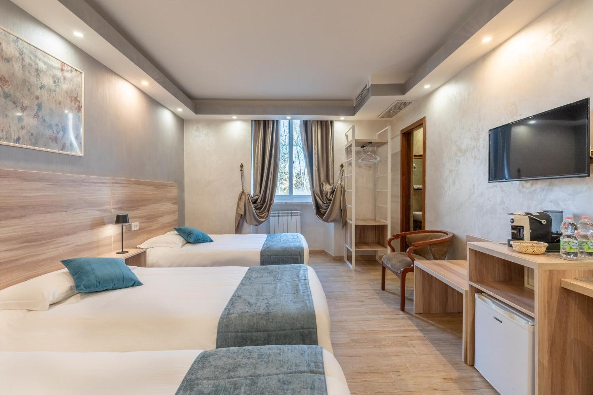 Leone D'Oro Guesthouse - Close To Piazza Vittorio Рим Екстер'єр фото